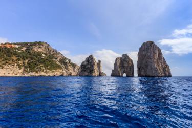 Capri-faraglioni-cliffs-capri-italy