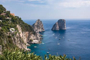 Capri-view-of-cliff-coast-of-capri-island-with-famous