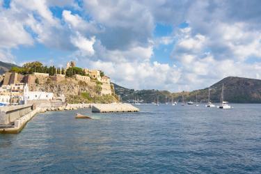 Eolie - Aeolian - castle-rock-on-lipari-island