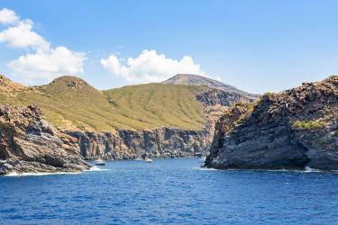 Eolie - Aeolian - picturesque-bay-at-vulcano-island