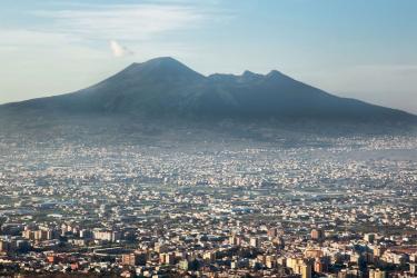 Napoli - Naples - vesuvius-volcano-in-naples-italy