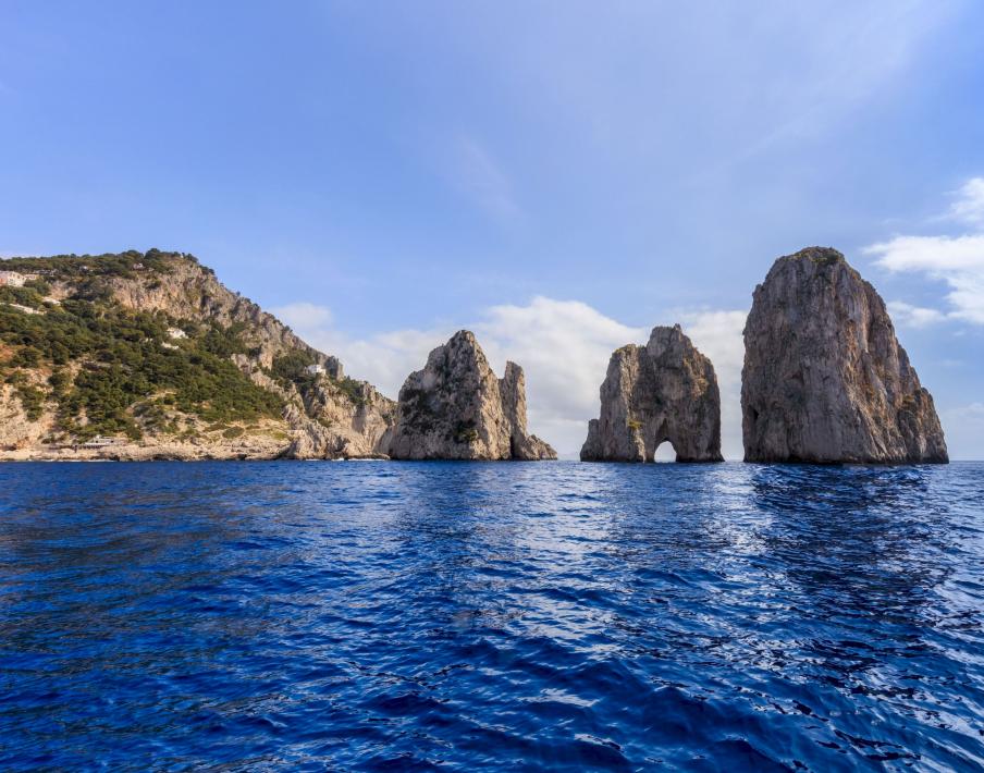 Capri-faraglioni-cliffs-capri-italy